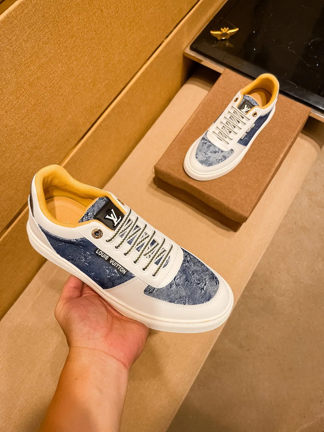 Men's shoes💰 400💰[LV]🔥Louis Vuitton, high-end men's shoes brand, official website 1:1 latest masterpiece: the upper is made of Italian imported first-layer cowhide with a comfortable and breathable lining➕original non-slip and wear-resistant outsole🔥, making walking more convenient and comfortable! An exclusive new model, a stunning work, a beautiful 1:1 replica [color] compared to the official quality! Create a fashionable personality to set off your uniqueness! A must-have for trendy men! Classic 🔥Size: 38-44 Color: 🔥 3⃣️colors available🔥.